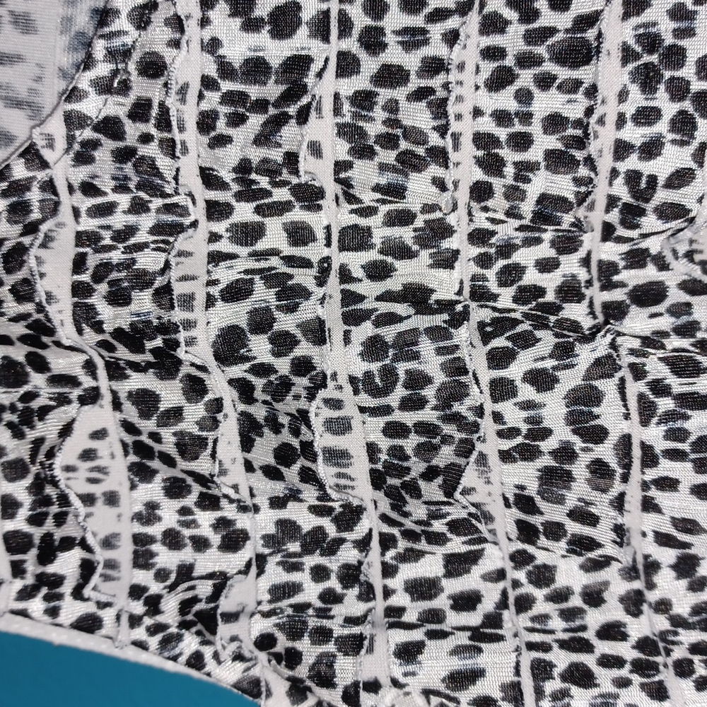 Chico's layered tank. Black and white.New condition. Size 2 which is Large - Picture 4 of 7